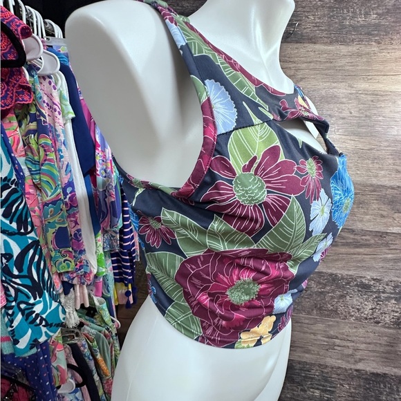 SO Vibrant Floral Cutout Crop Tank Top - Picture 2 of 9
